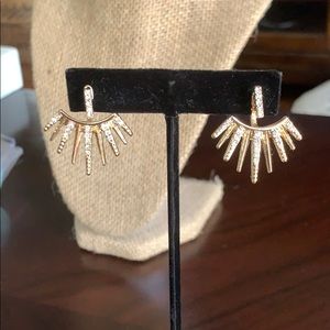 Plunder star earrings